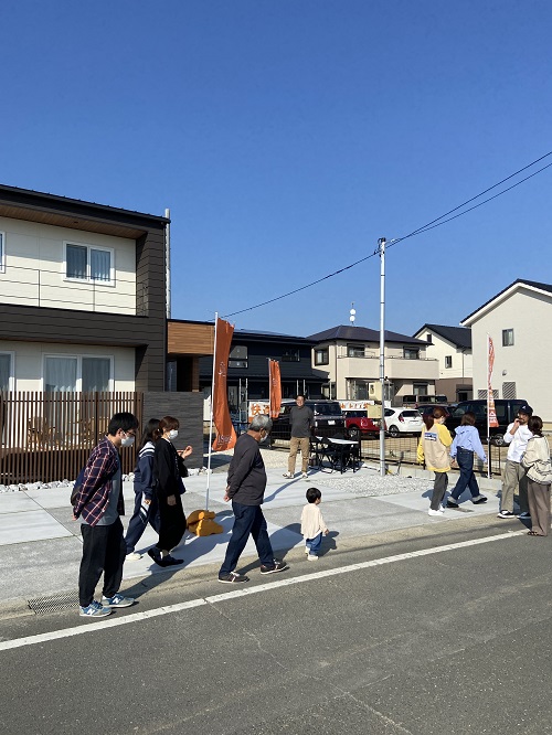 モデルハウスへどうぞ