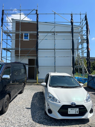 N様邸玄関前